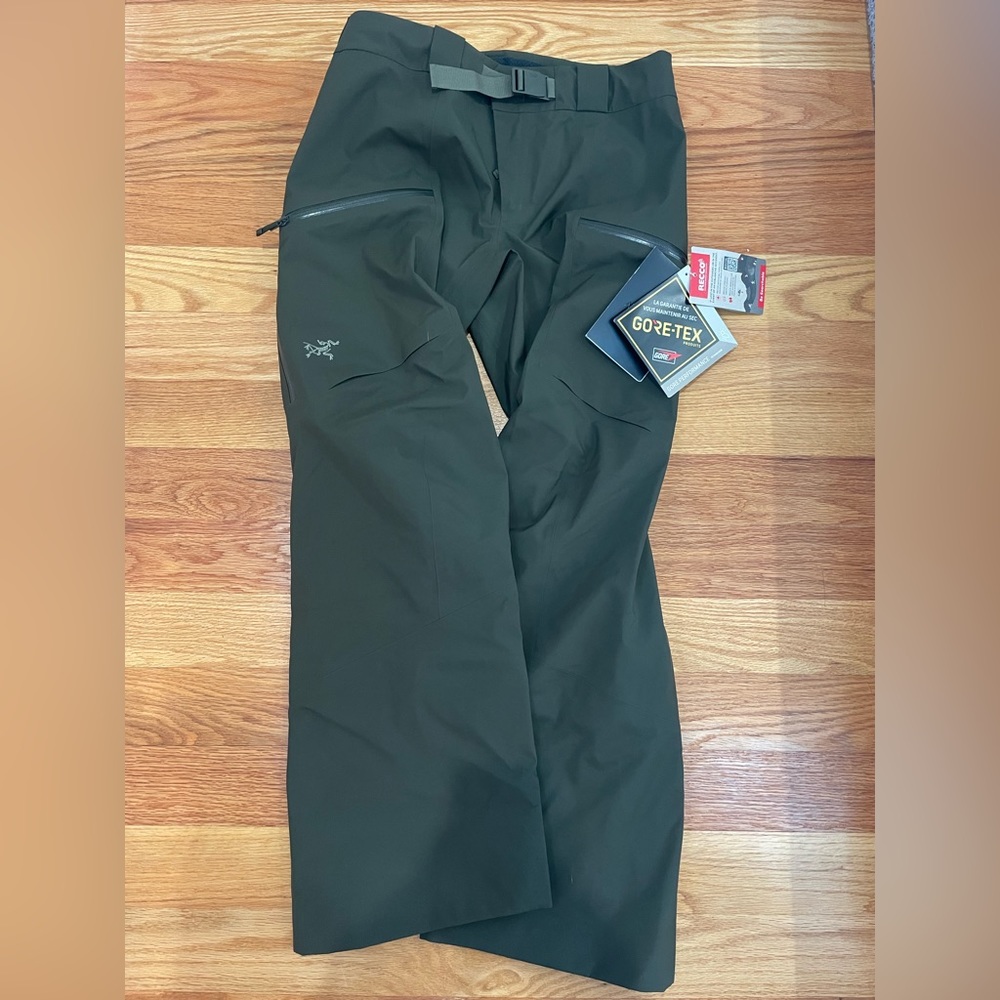 Arcteryx Sabre AR ski pants New with tags, mens medium. Anecdote color, goretex